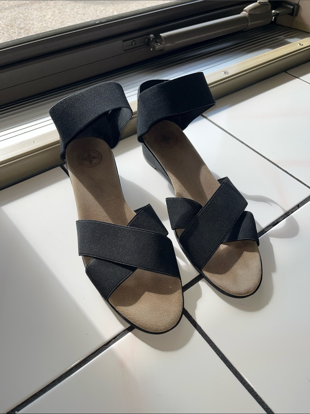 CHARLESTON SHOE CO. Black Elastic Cross-Strap Sandals